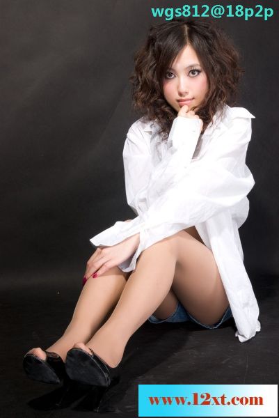 黑色抹胸的气质美女42P