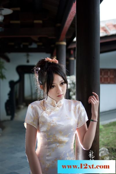 很喜欢这样的风格，模特的腿确实是很修长，穿