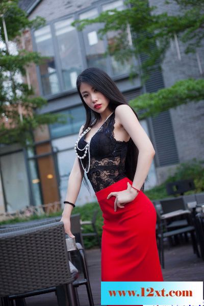 红色裹身裙去约会的二姐37P
