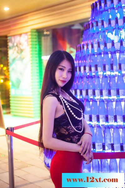红色裹身裙去约会的二姐37P