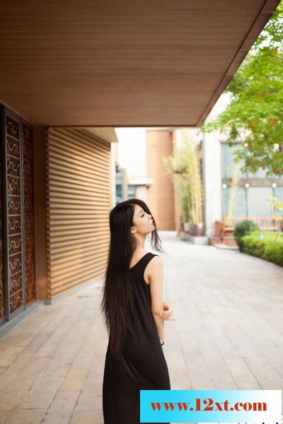 红色裹身裙去约会的二姐37P