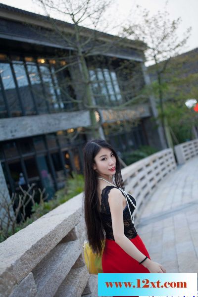 红色裹身裙去约会的二姐37P