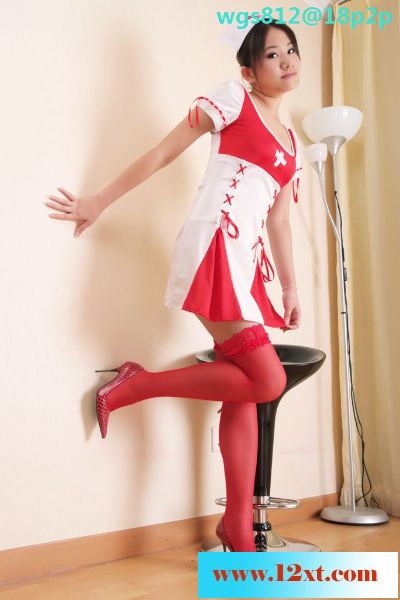红色女仆装美少女45P
