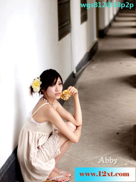 美女可兒的外拍精選42P