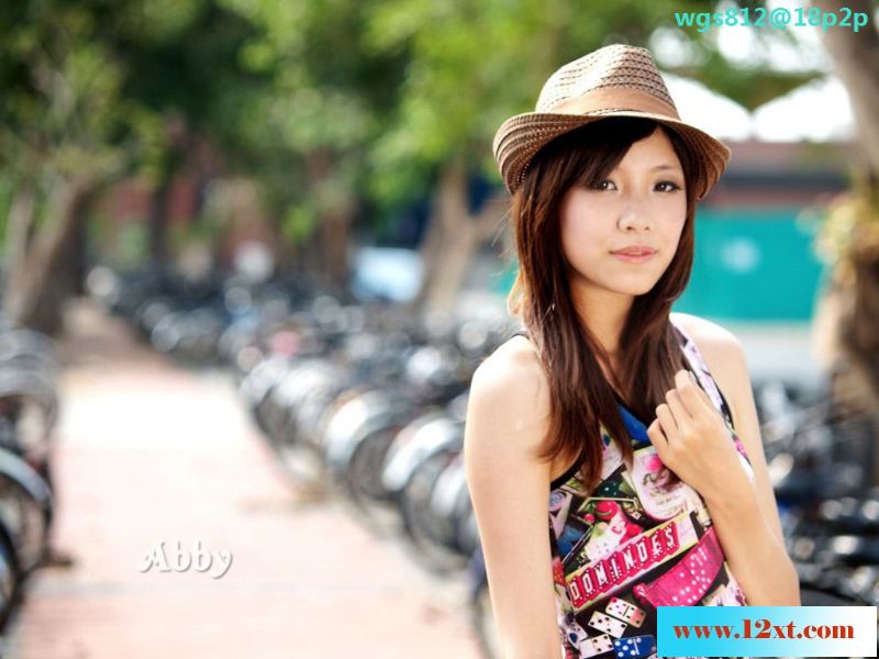 美女可兒的外拍精選42P