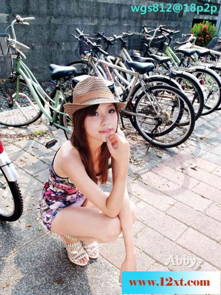 美女可兒的外拍精選42P