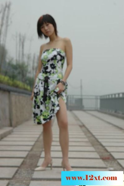美女翘臀，诱人触摸35P