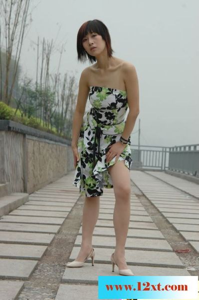 美女翘臀，诱人触摸35P