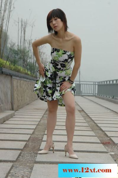 美女翘臀，诱人触摸35P