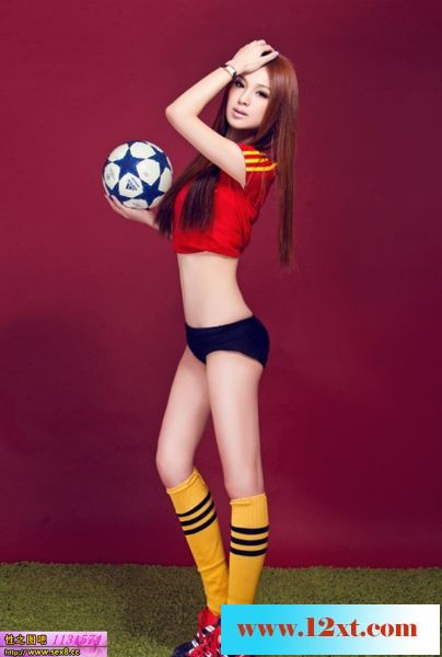 “话题女王”王羽潞拍写真11P