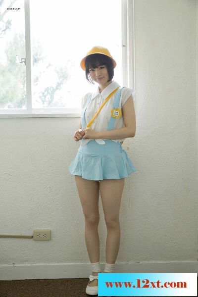 短发美女喜屋武千秋坚挺体态17P