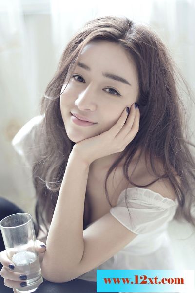 何彦霓娇俏写真美艳10P