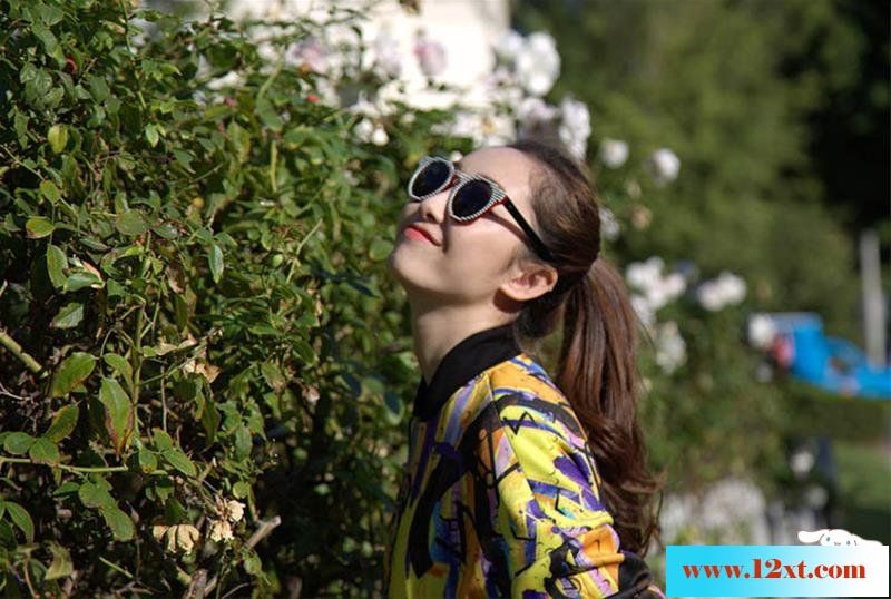 蒋梦婕简约街拍大片12P