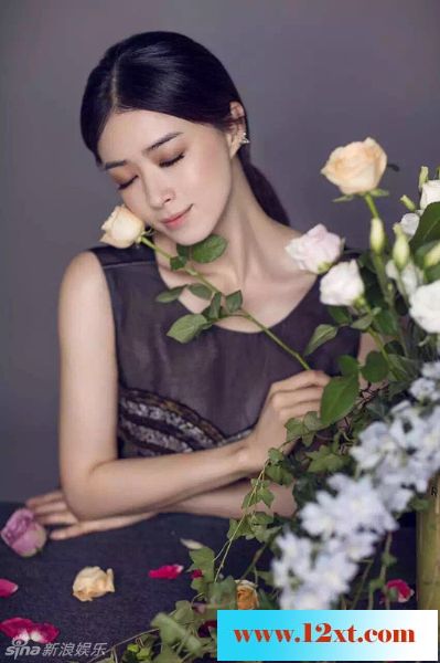 蒋欣淡雅的知性美15P