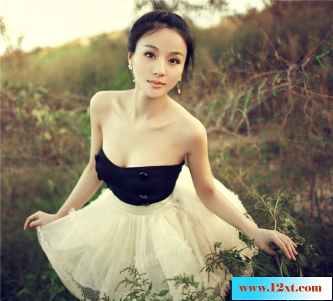 金一帆姣好身材，展现文艺魅力10P