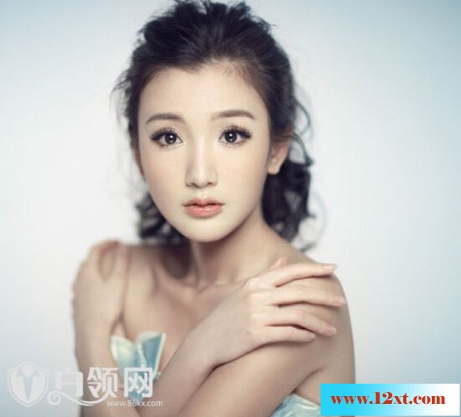 毛晓彤甜美系写真清新亮丽精灵可爱10P