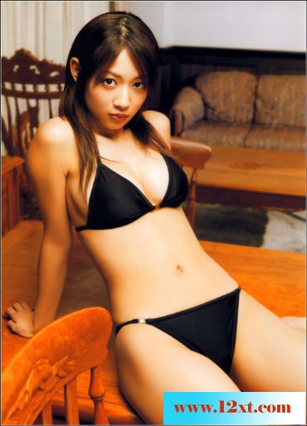 美女那美丽的外表和内在的气质都叫人难以忘怀