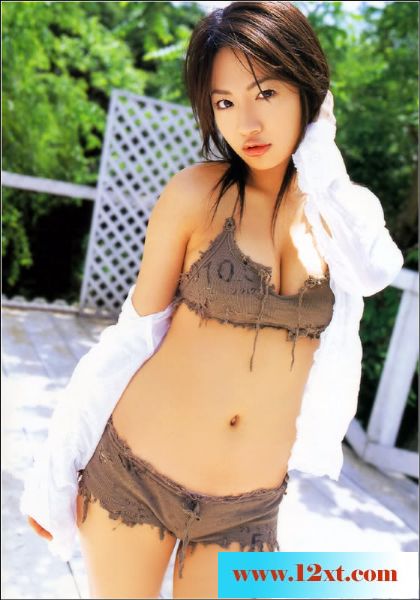 美女那美丽的外表和内在的气质都叫人难以忘怀