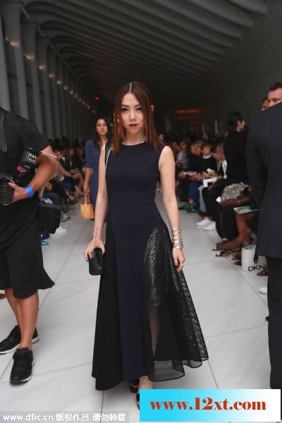 纽约时装邓紫棋再曝光最新的三套LOOK10P