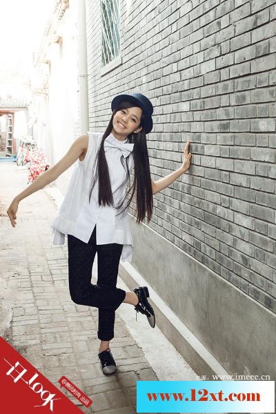 欧阳娜娜微博晒出一组美图面戴笑容11P