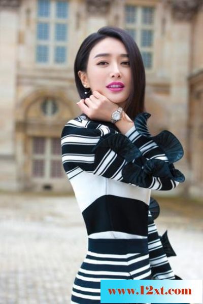 秦岚性感红唇更令其倩影动人16P