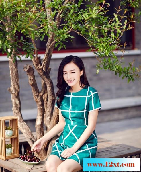 秦岚性感红唇更令其倩影动人16P