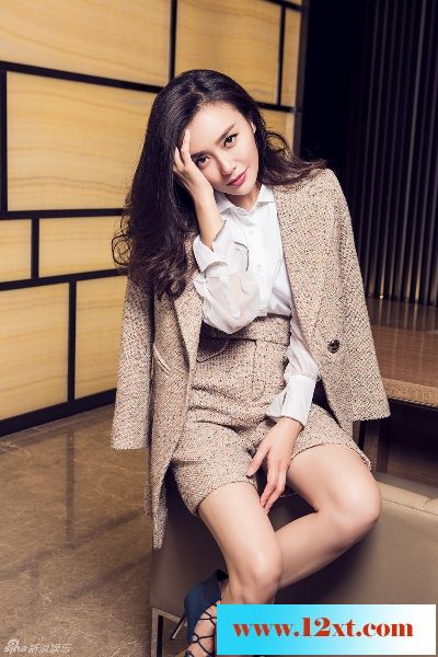 秦岚性感红唇更令其倩影动人16P
