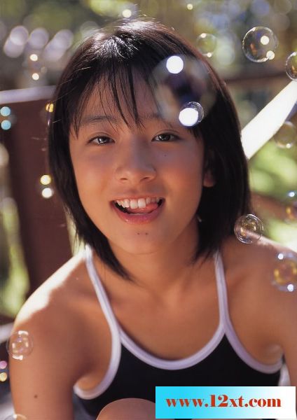 清纯美眉调皮的笑容16P
