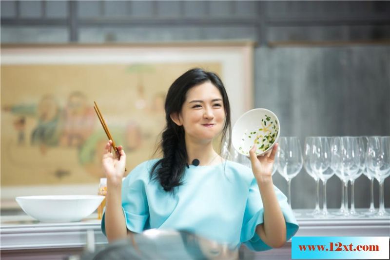 食堂遭女神吃货团大“扫荡”！欧阳娜娜大肆“