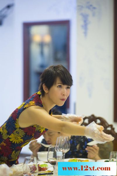 食堂遭女神吃货团大“扫荡”！欧阳娜娜大肆“