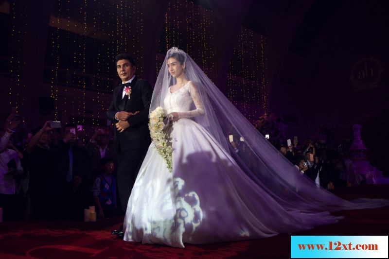 Angelababy婚纱照10P