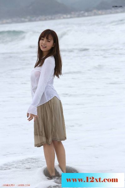J罩杯女神筱崎爱的纯真爱恋13P