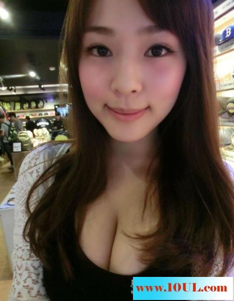 长发姿色不错的性感妹14P