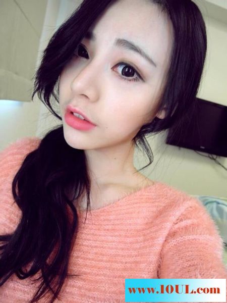 大胆女孩酒店里娇滴滴媚姿14P