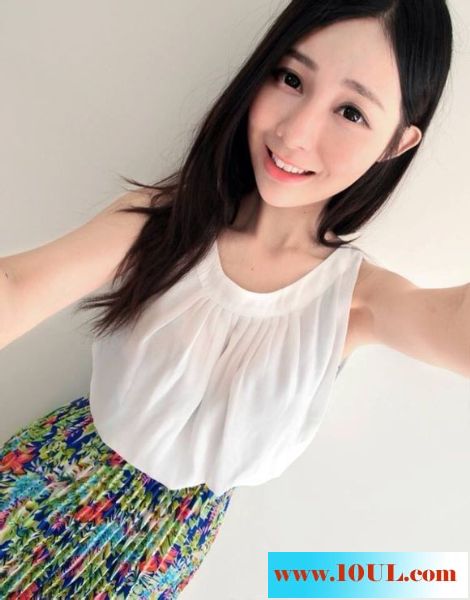 大胆女孩酒店里娇滴滴媚姿14P
