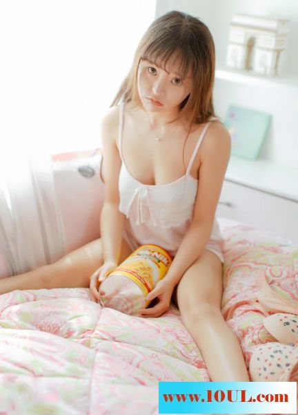 可爱萝莉露出大片丰满双峰15P