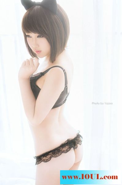 蕾丝内衣性感美女居家风姿10P