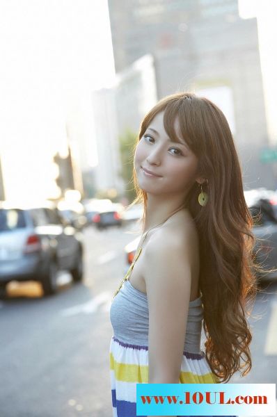 邻家可爱小妹出街风情万种15P