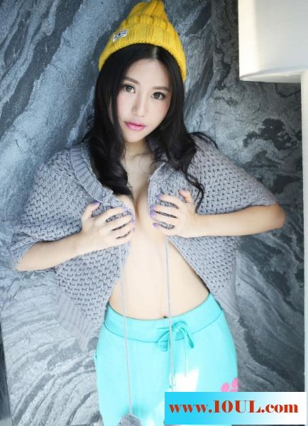 诱惑半裸美女巨乳宅男福利10P