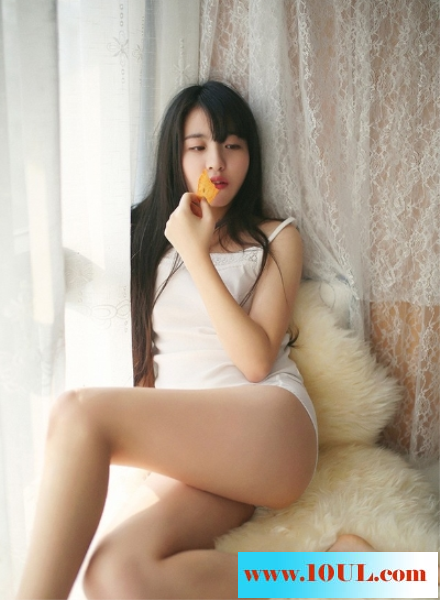 诱惑半裸美女巨乳宅男福利10P