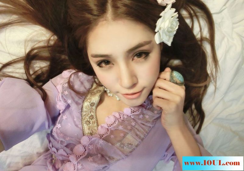 90后紫衣美女床上美态尽现10P
