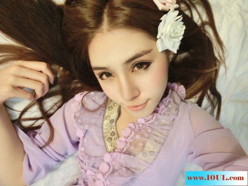 90后紫衣美女床上美态尽现10P