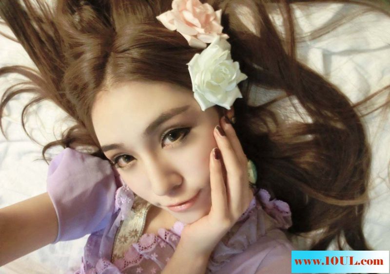 90后紫衣美女床上美态尽现10P