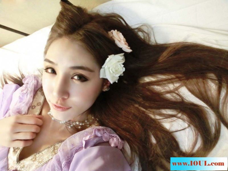 90后紫衣美女床上美态尽现10P