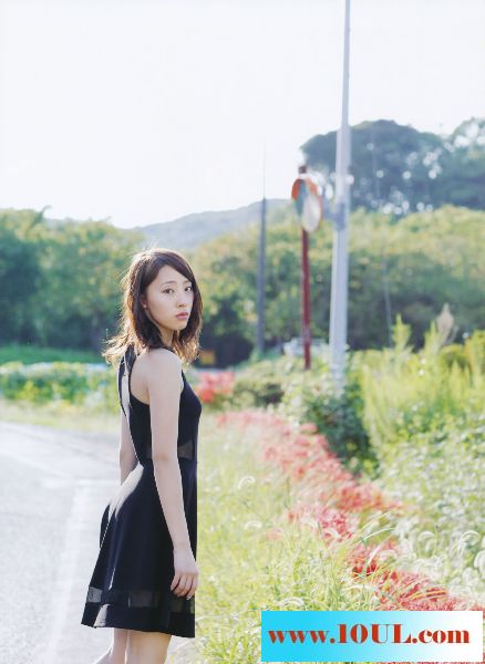 94年小美人带着诱人的美态11P