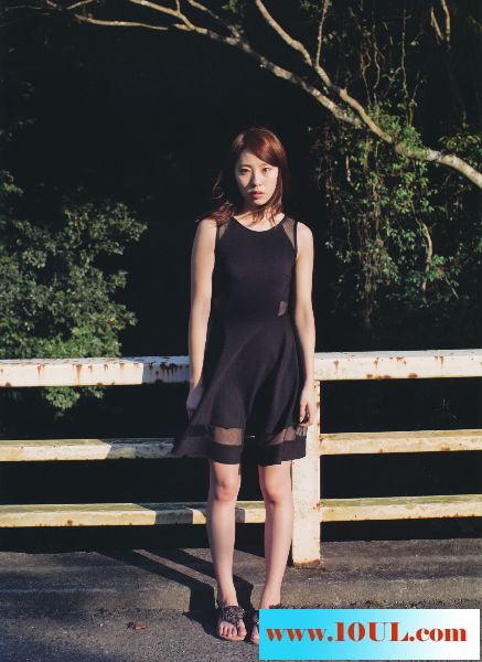 94年小美人带着诱人的美态11P