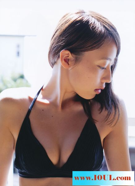 94年小美人带着诱人的美态11P
