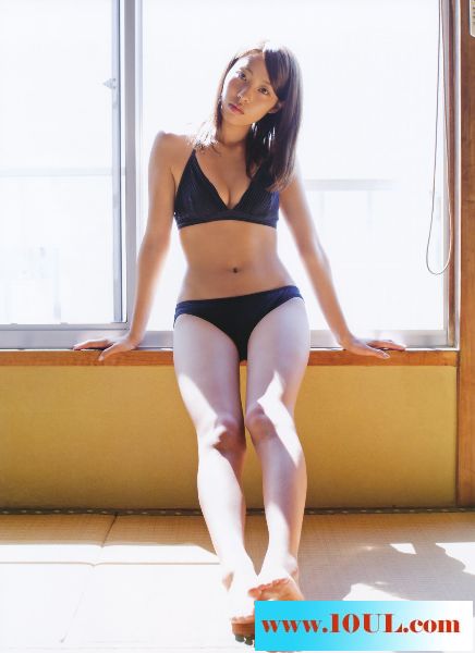 94年小美人带着诱人的美态11P