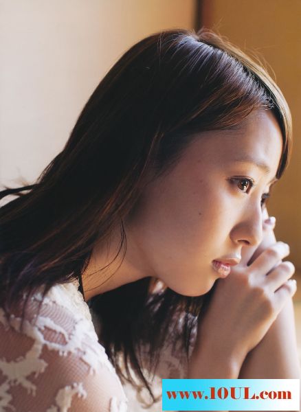 94年小美人带着诱人的美态11P