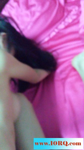 骚货女友看着清纯内心却想着暴露主动要求给大